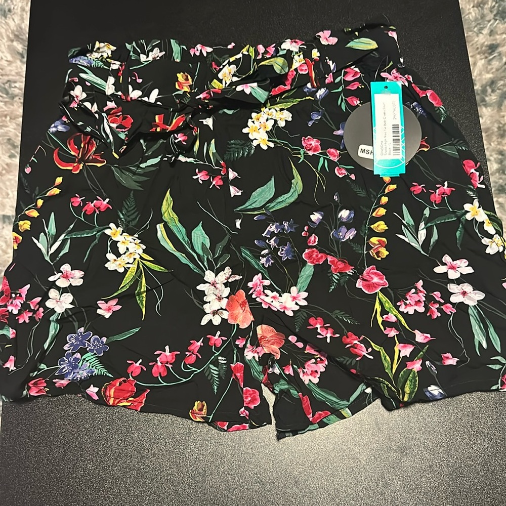 B17) floral shorts with tie